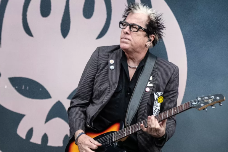 Noodles, guitarrista de The Offspring, se aparta de los conciertos por un problema de salud