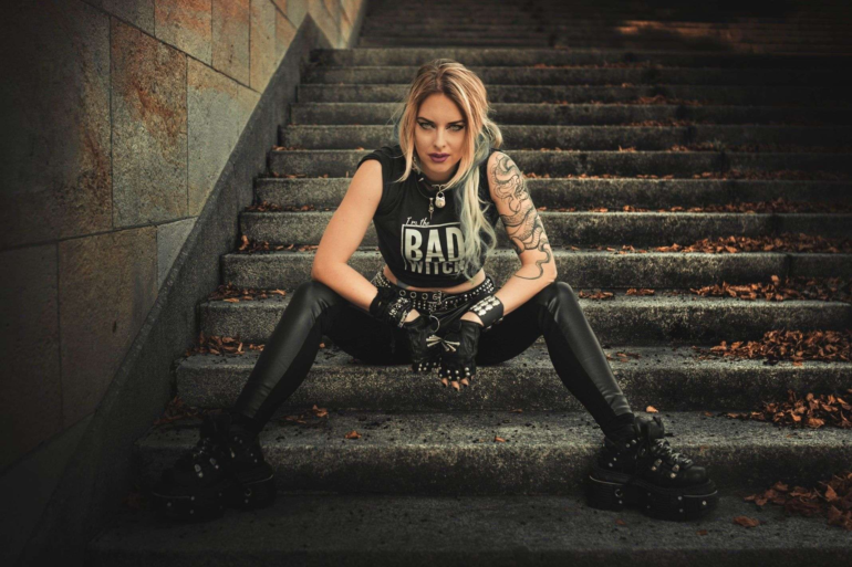 Laura Guldemond deja Burning Witches tras siete años como vocalista